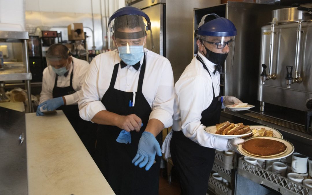 Risco de contrair covid em restaurantes é muito baixo, diz novo estudo