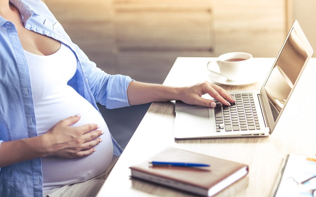 Lei determina afastamento de grávidas do trabalho presencial