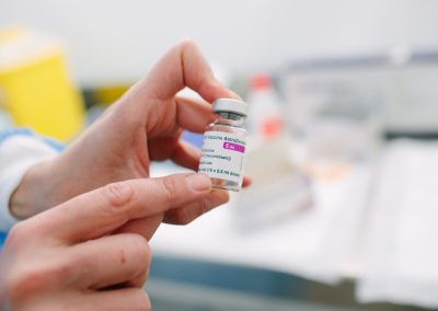 26 mil doses vencidas da vacina AstraZeneca foram aplicadas na população, veja se é o seu caso