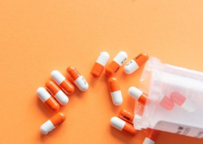 Medicamentos antivirais surgem como esperança para mudar rumo da pandemia
