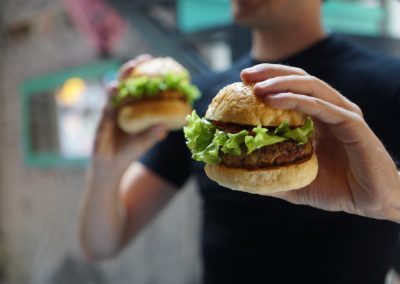 Dia do Hambúrguer: McDonald’s, Bob’s e outras redes terão promoções