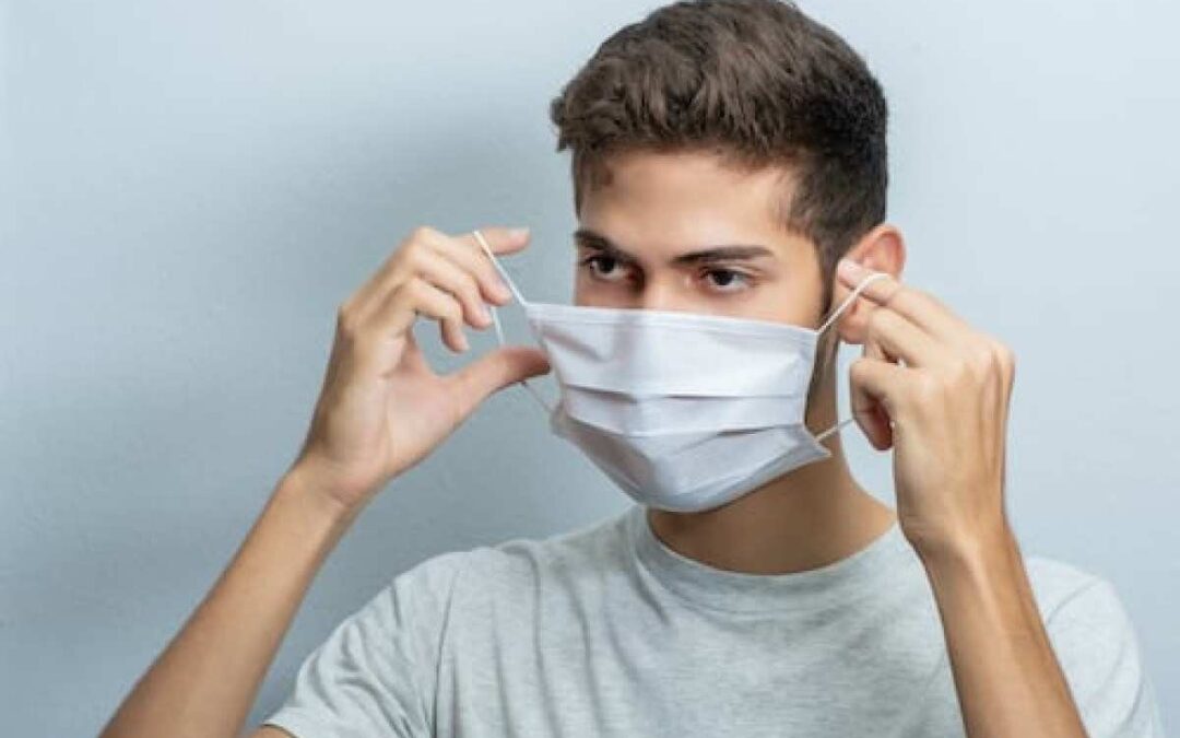 Com Covid-19 em alta, secretaria do Ministério da Saúde recomenda uso de máscara