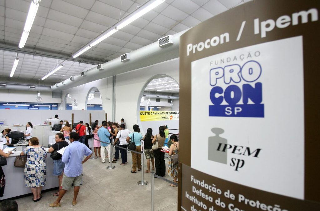 Procon-SP lança enquete para conhecer desafios que idosos enfrentam no consumo