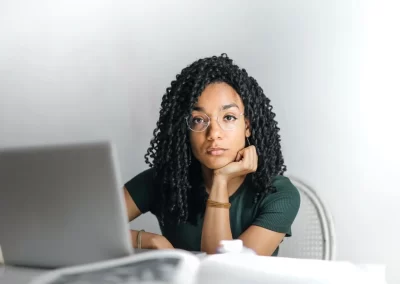 Demissão por justa causa e uso indevido do vale-refeição: entenda essa relação!